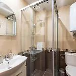 студио в близост до община Warna