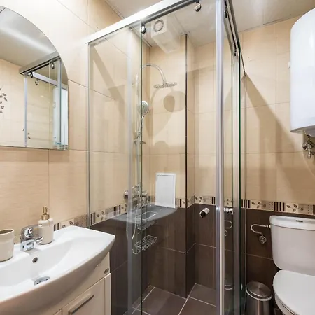 студио в близост до община Warna