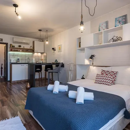 студио в близост до община Apartament