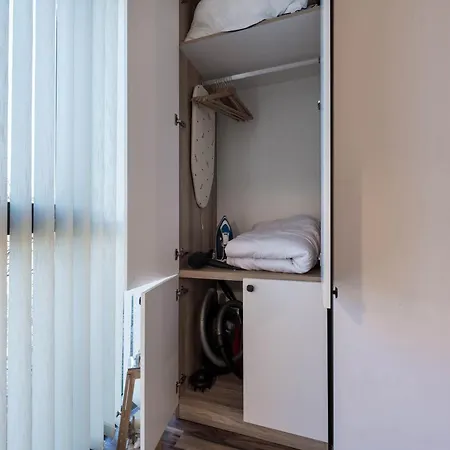 студио в близост до община Warna