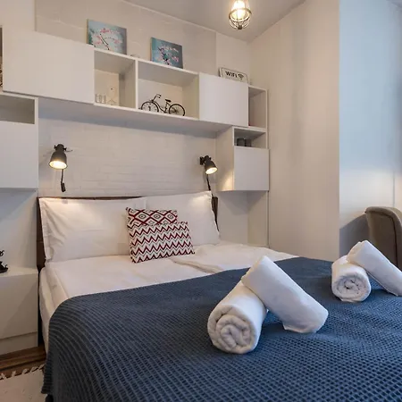 студио в близост до община Warna